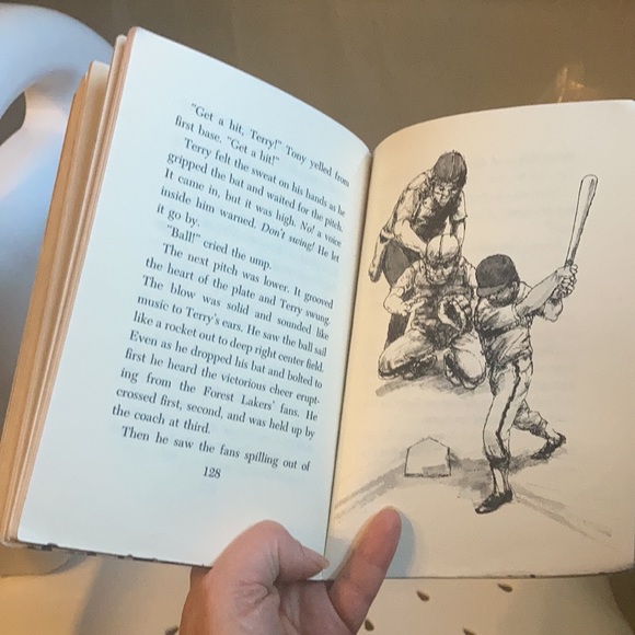 “No Arm in Left Field” kids sports classic book - Picture 13 of 13